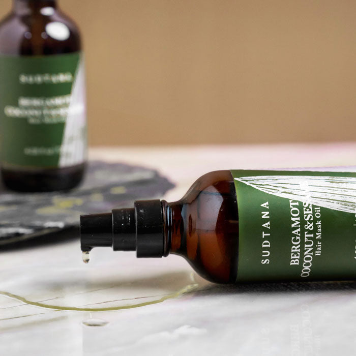 Clear, lightweight texture of SUDTANA's Bergamot Coconut & Sesame Hair Mask Oil that’s non-greasy and easily absorbed.